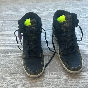 Rare Nike Dunk Liberty of London. New with tag. W’s size 7.